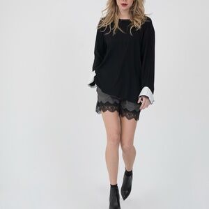 Gold Hawk Black w/ White Cuffs Blended Silk Stretch Blouse; *NWT*.  Small